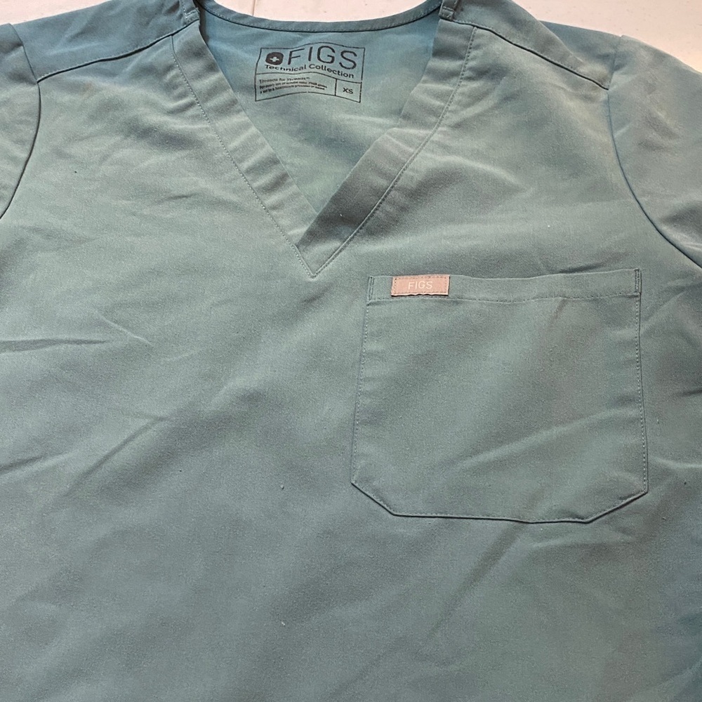 Figs womens Teal V-Neck scrub top size xs